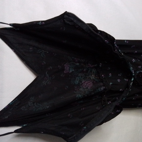 Floral Print Spaghetti Strap Dress - Picture 6 of 15